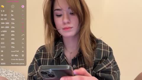 Snapshot of eminemswife chatting on December 2025 11:19:01 AM Nadya online show from December 2025 11:19:01 AM