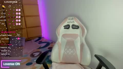 emma__js_ online show from June 2026 03:04:02 PM