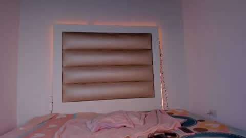 emma__js_ online show from June 2026 04:28:01 PM
