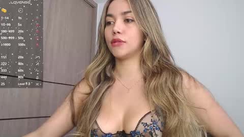 Snapshot of emma_aaa chatting on December 2024 01:40:01 PM Rocio online show from December 2024 01:40:01 PM