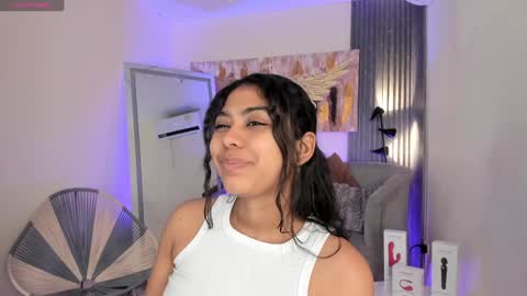 Snapshot of emma_alice_ chatting on January 2025 12:02:02 PM Alice online show from January 2025 12:02:02 PM