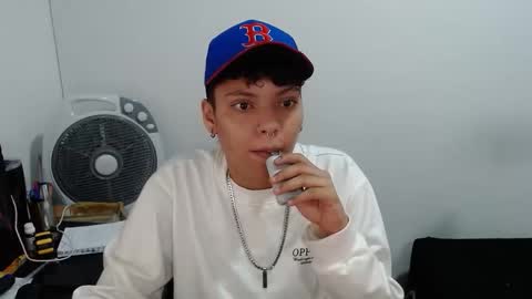 Snapshot of emma_and_thom chatting on February 2026 09:40:02 PM emma_and_thom online show from February 2026 09:40:02 PM