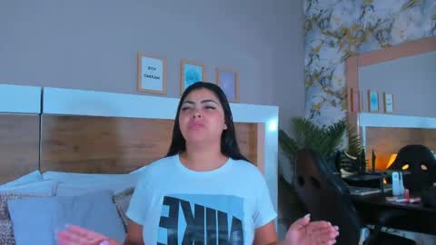 Emma  online show from May 2026 07:05:01 AM