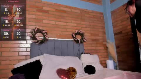 Snapshot of emma_belley chatting on July 2026 08:11:02 PM Hey Im EmmaHelp me reach 100 likes online show from July 2026 08:11:02 PM