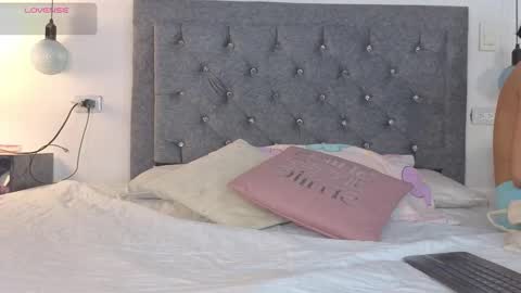 Emma online show from November 2025 04:23:02 AM