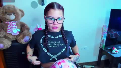 emma_boo_ online show from April 2026 02:58:02 PM