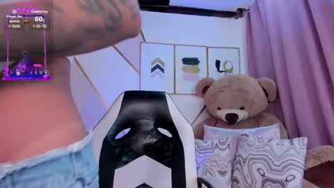 Snapshot of emma_carterr1 chatting on February 2025 10:20:02 PM pau online show from February 2025 10:20:02 PM