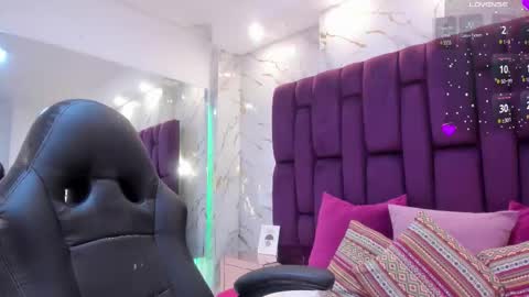 Snapshot of emma_carterr1 chatting on September 2025 02:44:02 PM pau online show from September 2025 02:44:02 PM