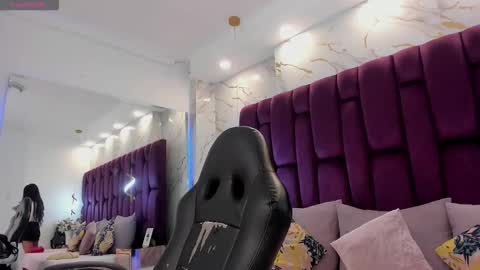 Snapshot of emma_carterr1 chatting on November 2025 03:01:01 PM pau online show from November 2025 03:01:01 PM