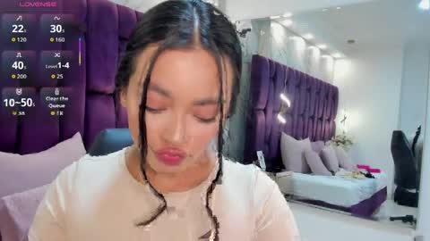 Snapshot of emma_carterr1 chatting on April 2026 04:12:01 PM pau online show from April 2026 04:12:01 PM