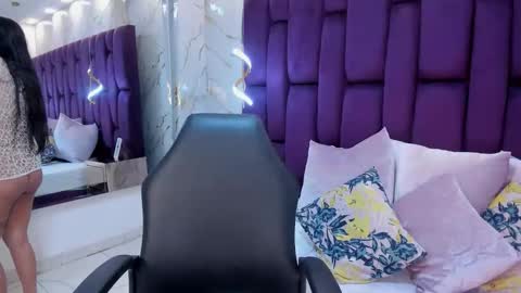 Snapshot of emma_carterr1 chatting on April 2026 09:34:01 PM pau online show from April 2026 09:34:01 PM