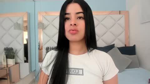 Snapshot of emma_castilloo chatting on September 2025 04:58:01 AM Emma Castillo online show from September 2025 04:58:01 AM