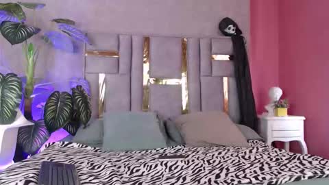 Snapshot of emma_fg chatting on October 2025 12:27:01 PM Valeria online show from October 2025 12:27:01 PM