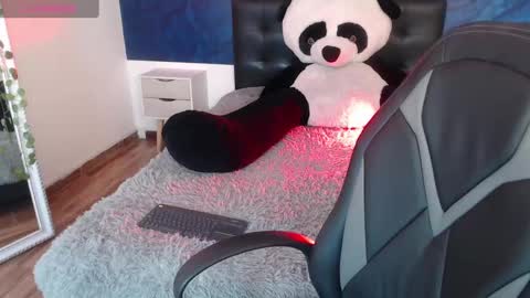 Snapshot of emma_ford1 chatting on January 2025 05:07:02 PM Emma online show from January 2025 05:07:02 PM