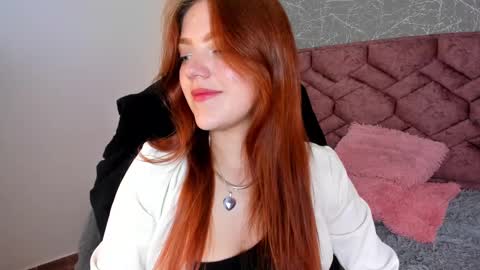 Snapshot of emma_ford1 chatting on February 2025 09:09:01 PM Emma online show from February 2025 09:09:01 PM
