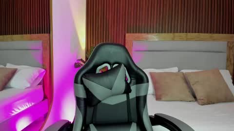 E M M A online show from May 2026 02:30:01 AM
