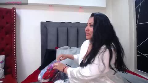 Emma 3 online show from November 2025 08:09:01 PM