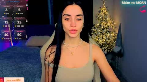 Snapshot of emma_jordan chatting on December 2025 01:05:01 PM Emma online show from December 2025 01:05:01 PM