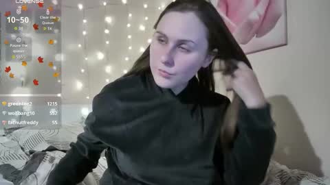 Snapshot of emma_just chatting on November 2025 08:44:01 PM emma_just online show from November 2025 08:44:01 PM