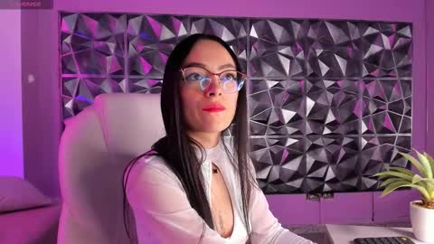 Snapshot of emma_kovich chatting on November 2025 08:58:02 PM emma online show from November 2025 08:58:02 PM