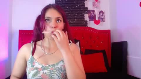 Snapshot of emma_lenox chatting on October 2025 02:40:01 PM Sara online show from October 2025 02:40:01 PM