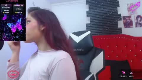 Snapshot of emma_lenox chatting on October 2025 01:57:02 PM Sara online show from October 2025 01:57:02 PM