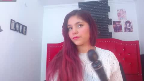 Snapshot of emma_lenox chatting on October 2025 02:35:01 PM Sara online show from October 2025 02:35:01 PM