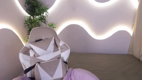 Emma online show from November 2025 04:26:02 AM