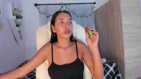 Snapshot of emma_lorense chatting on November 2025 07:10:01 PM Emma online show from November 2025 07:10:01 PM