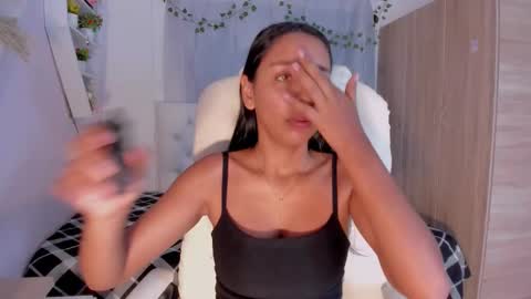 Snapshot of emma_lorense chatting on December 2025 07:19:02 PM Emma online show from December 2025 07:19:02 PM