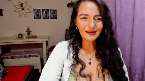 Snapshot of emma_luxy chatting on April 2026 06:19:01 AM emma luxy online show from April 2026 06:19:01 AM