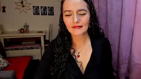 Snapshot of emma_luxy chatting on April 2026 01:10:02 AM emma luxy online show from April 2026 01:10:02 AM