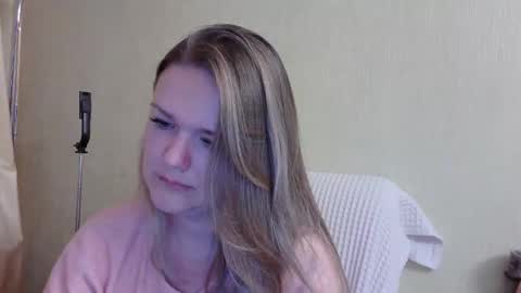 emma_misty_ online show from September 2025 03:17:01 PM