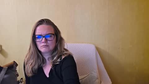 emma_misty_ online show from October 2025 03:42:01 PM