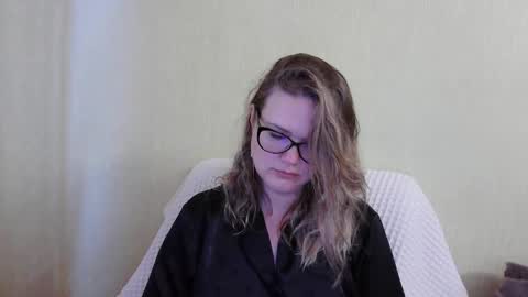 emma_misty_ online show from November 2025 11:43:02 AM