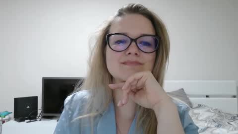 emma_misty_ online show from February 2026 07:43:01 PM
