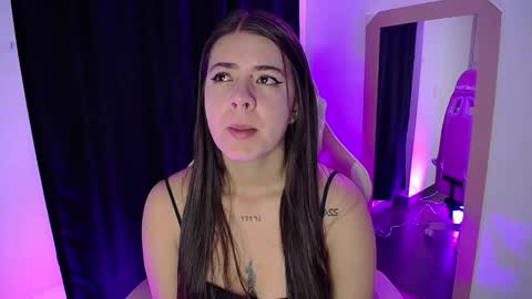 Snapshot of emma_naa chatting on November 2025 01:49:02 AM Emma online show from November 2025 01:49:02 AM