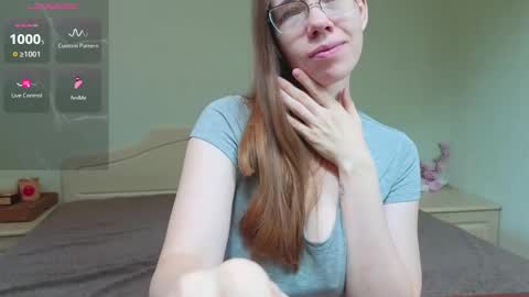 Snapshot of emma_stardust_ chatting on November 2025 05:39:01 AM Emma-milky-tits online show from November 2025 05:39:01 AM