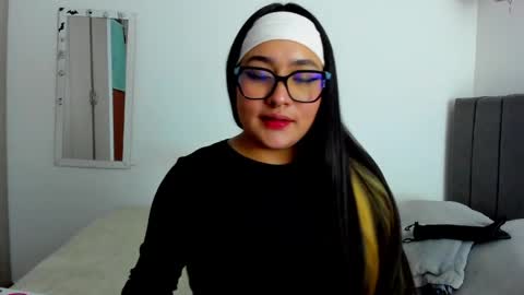 Snapshot of emma_timli1 chatting on April 2026 01:34:01 AM Emma online show from April 2026 01:34:01 AM