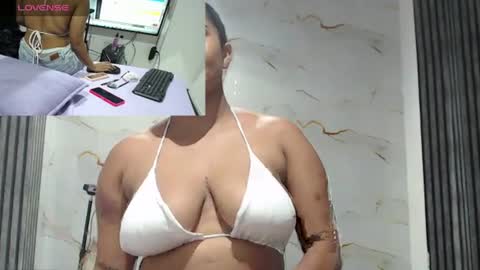 Snapshot of emma_trons_ chatting on August 2026 01:31:02 AM emma_trons_ online show from August 2026 01:31:02 AM