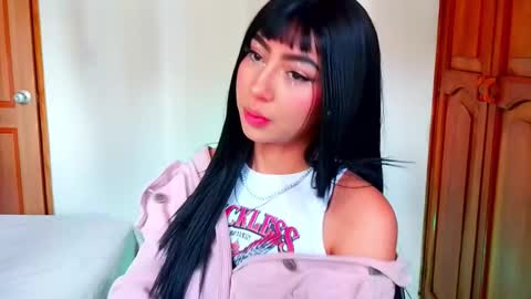 Snapshot of emma_web_ chatting on November 2025 04:20:02 PM Emma web online show from November 2025 04:20:02 PM