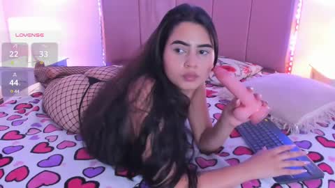 emma_whitee_ online show from March 2025 06:00:01 PM