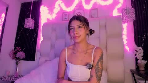 emmaa00_ online show from May 2026 06:24:01 PM
