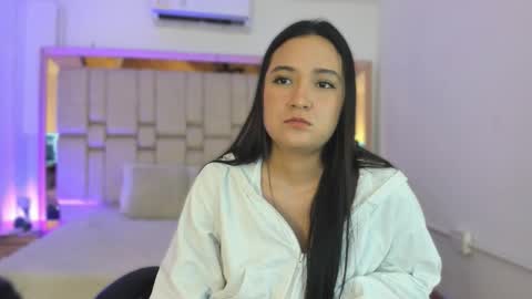 Snapshot of emmabeel chatting on November 2025 12:05:01 PM Emma online show from November 2025 12:05:01 PM