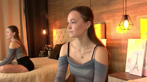 Snapshot of emmacamm chatting on November 2025 09:29:01 AM EmmaCamm online show from November 2025 09:29:01 AM