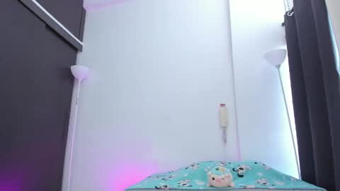 emmaclark_1 online show from May 2026 08:25:01 PM