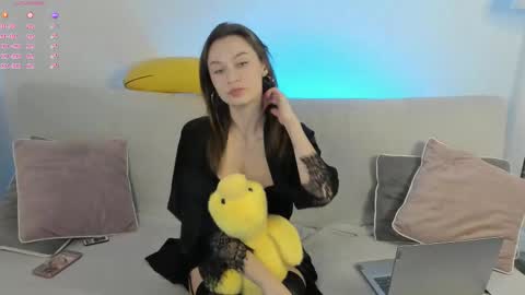 Snapshot of emmacrown chatting on December 2025 04:43:02 AM Emma online show from December 2025 04:43:02 AM