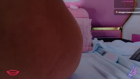 Snapshot of emmacrush chatting on November 2025 11:48:02 PM Welcome Im yosein Your love is my passion activate it with your tips and enjoy with me online show from November 2025 11:48:02 PM