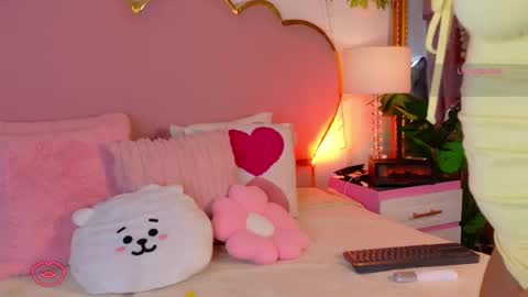 Snapshot of emmacrush chatting on January 2026 11:06:02 PM Welcome Im yosein Your love is my passion activate it with your tips and enjoy with me online show from January 2026 11:06:02 PM