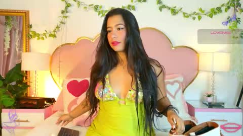Snapshot of emmacrush chatting on January 2026 09:08:01 PM Welcome Im yosein Your love is my passion activate it with your tips and enjoy with me online show from January 2026 09:08:01 PM